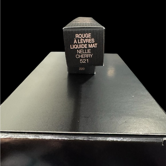 Gucci Rouge liquid matte Nellie Cherry 521 - Picture 9 of 10